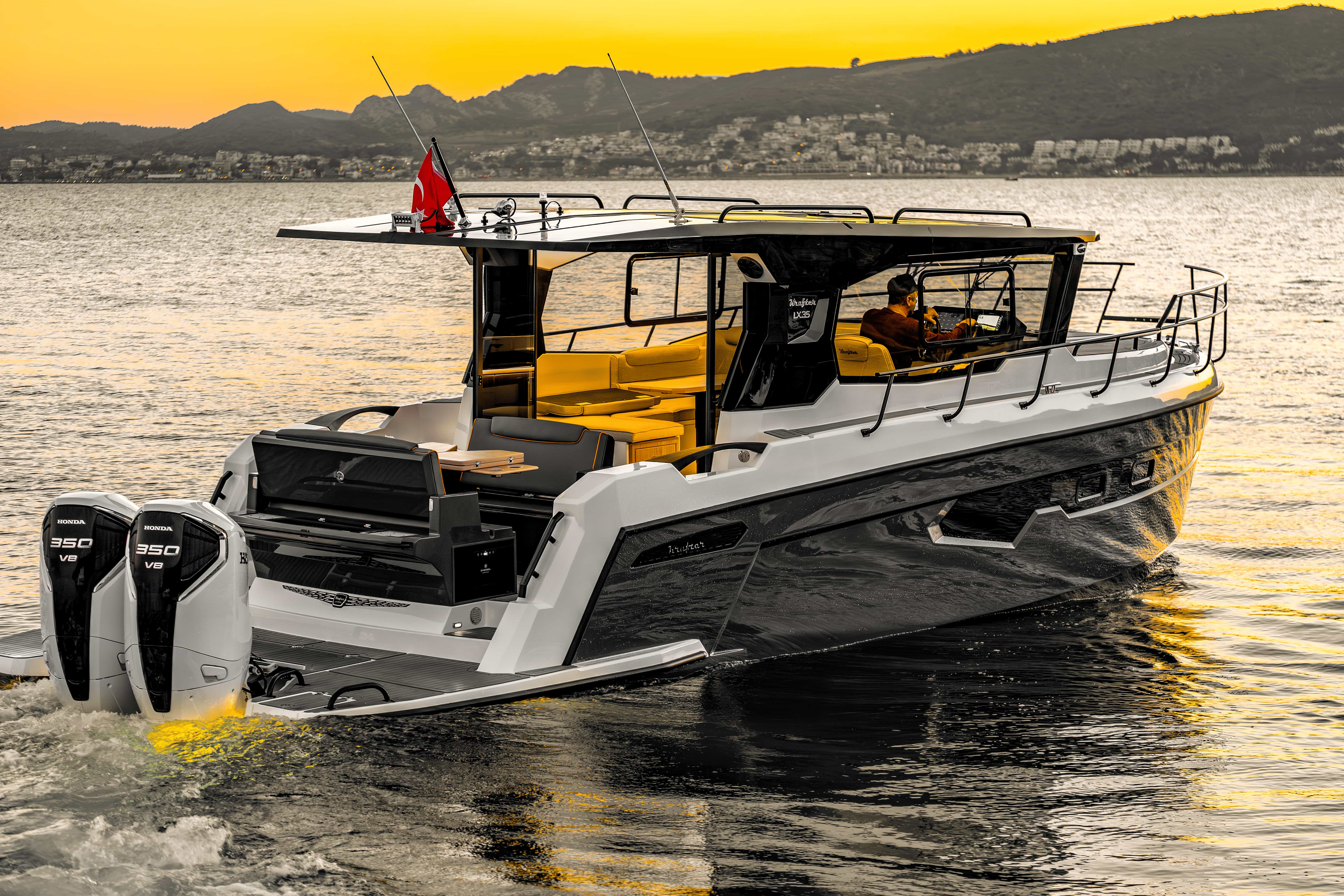 Featured yacht detail